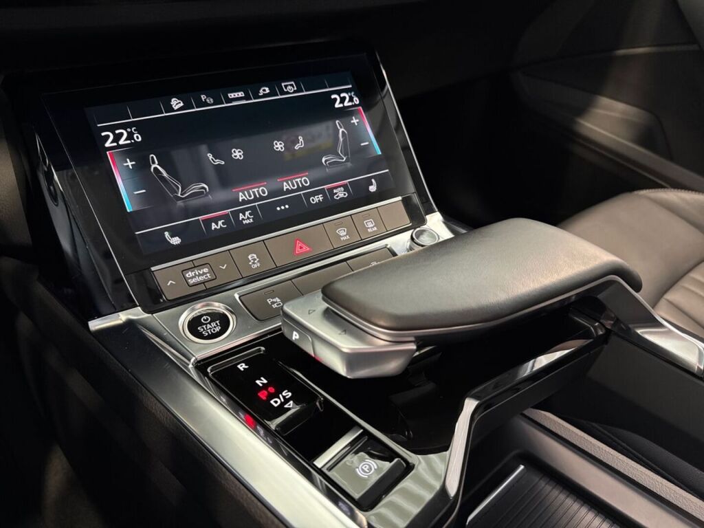 Audi Q8 e-tron 2023 Harmaa