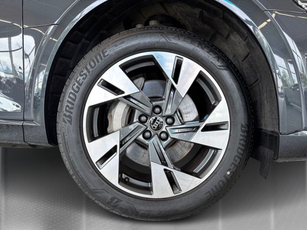 Audi Q8 e-tron 2023 Harmaa