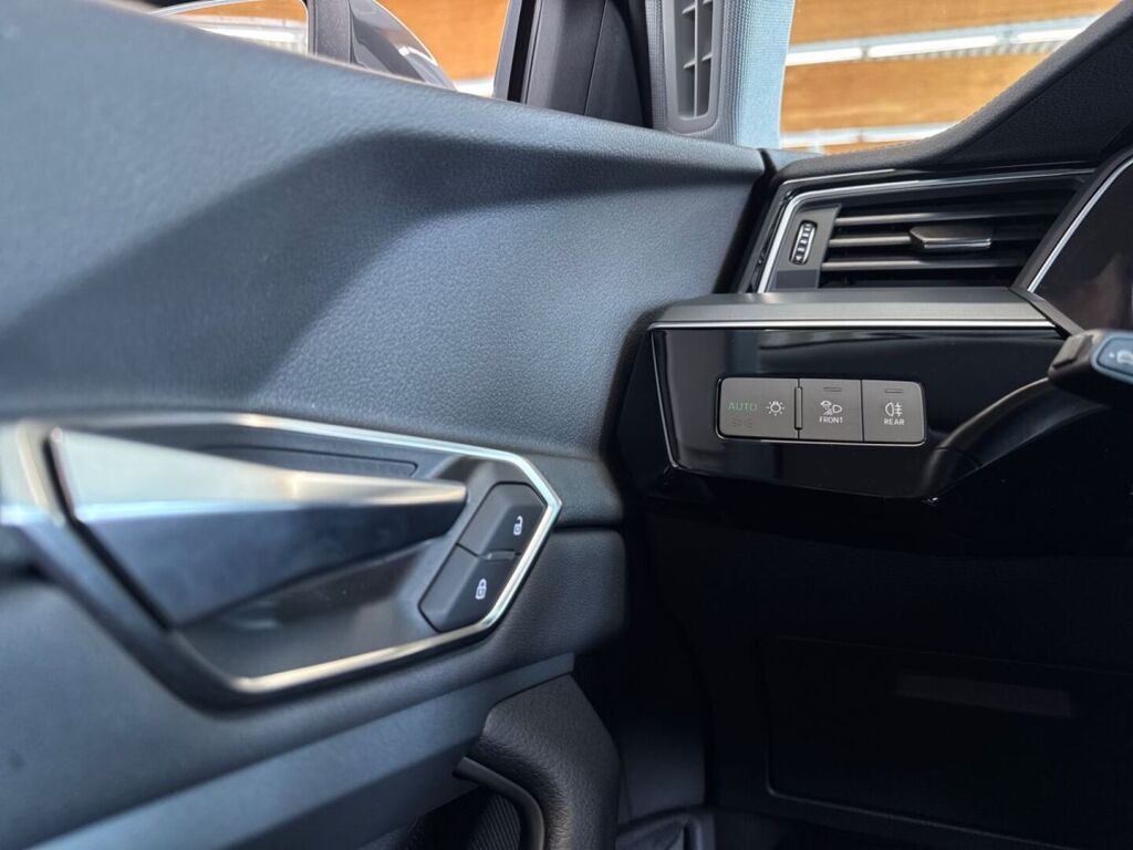 Audi Q8 e-tron 2023 Harmaa