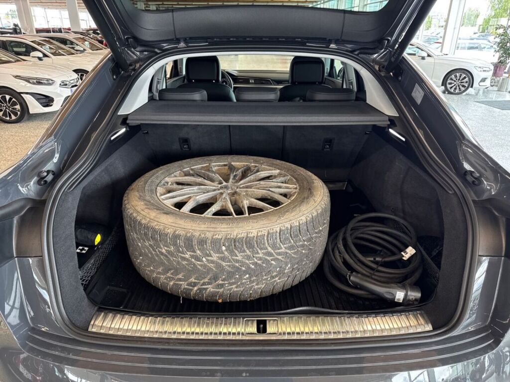Audi Q8 e-tron 2023 Harmaa