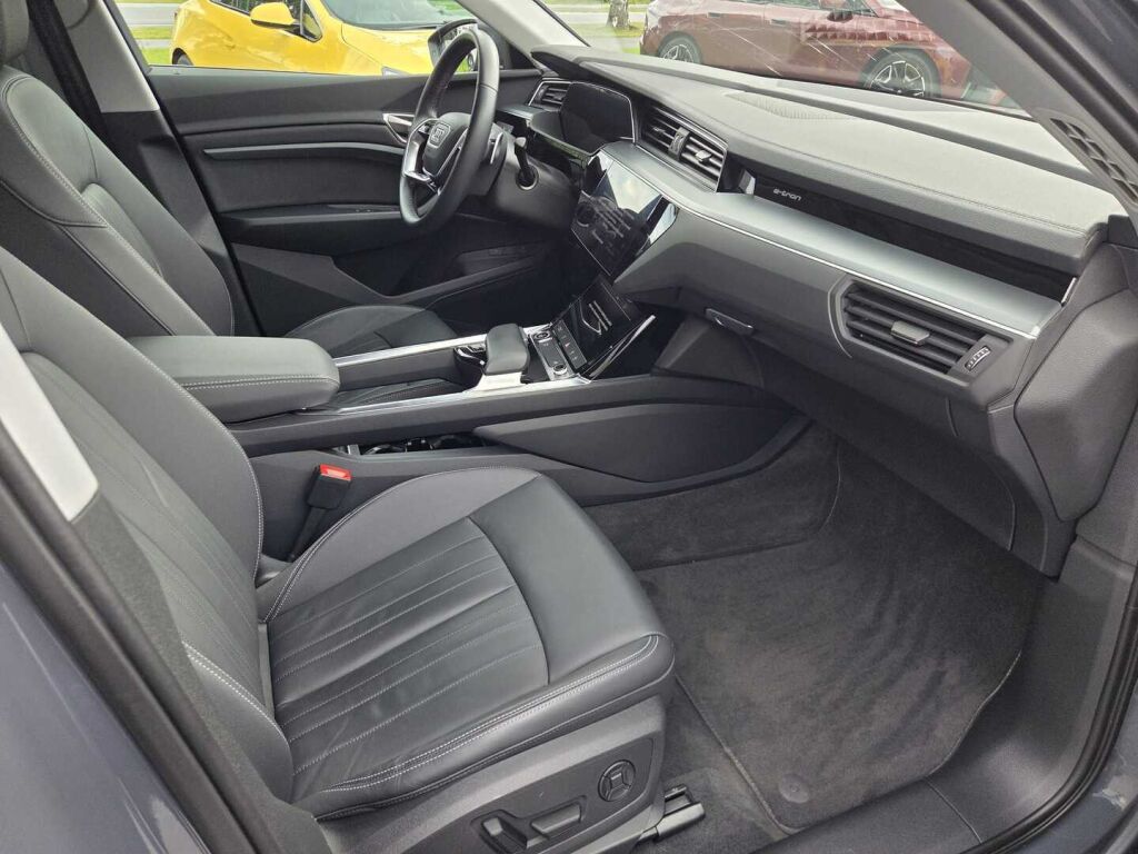 Audi Q8 e-tron 2024 Harmaa