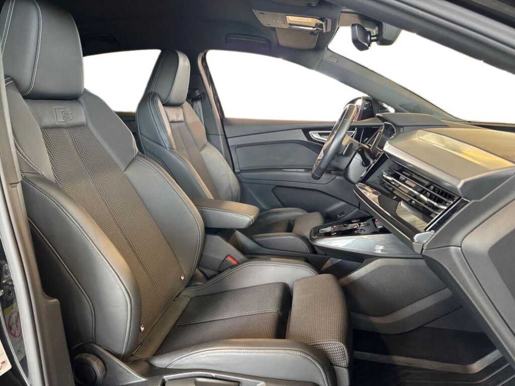Audi Q4 e-tron 2022 Musta