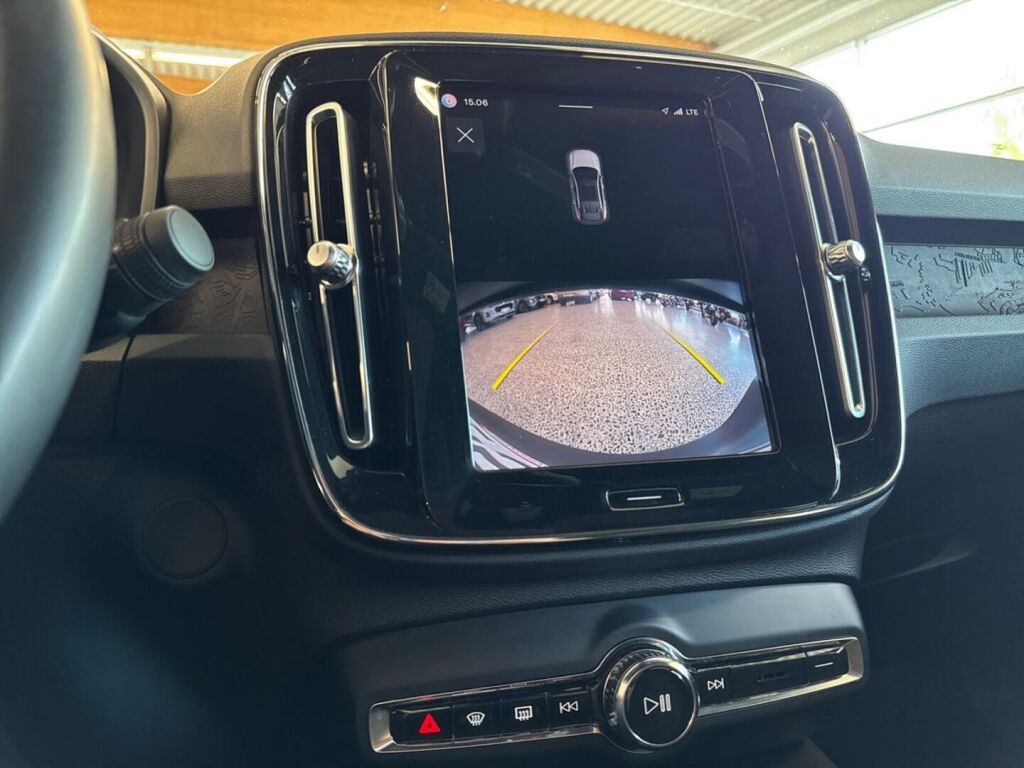 Volvo C40 2023 Musta