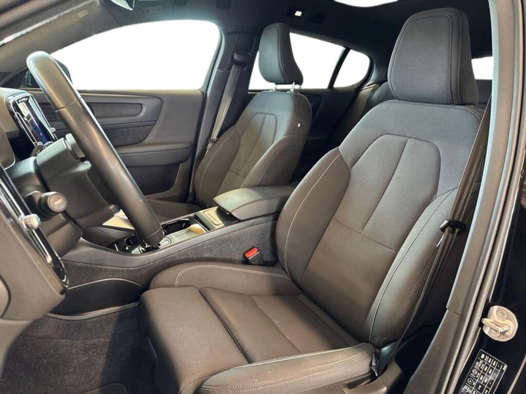 Volvo C40 2023 Musta