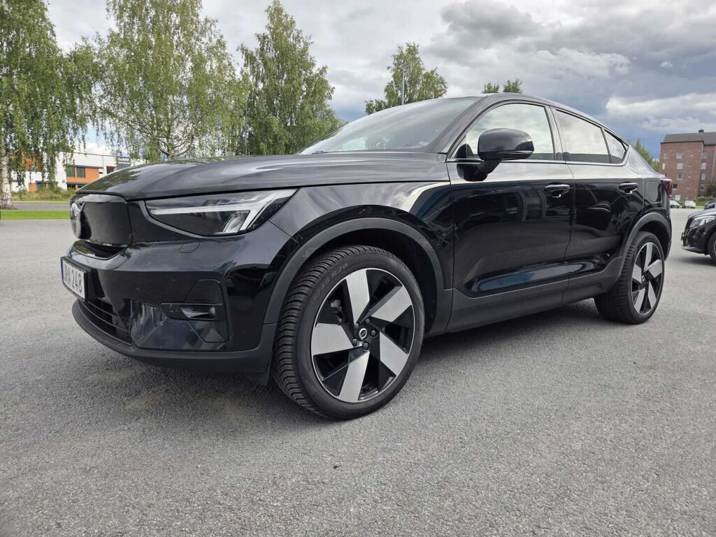 Volvo C40 2023 Musta
