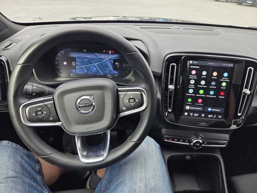 Volvo C40 2023 Musta