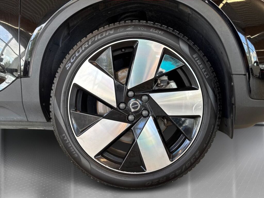 Volvo C40 2023 Musta