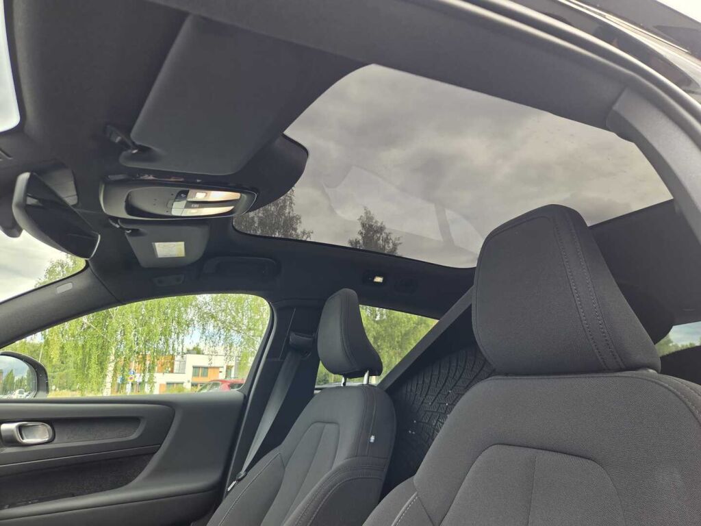 Volvo C40 2023 Musta