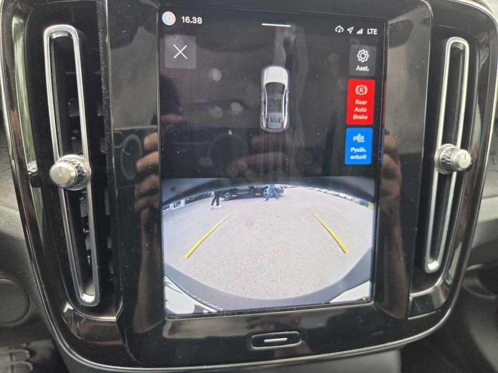 Volvo C40 2023 Musta