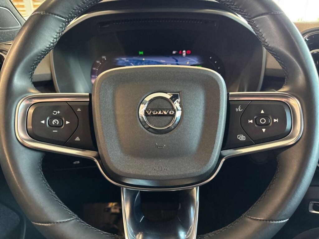 Volvo C40 2023 Musta