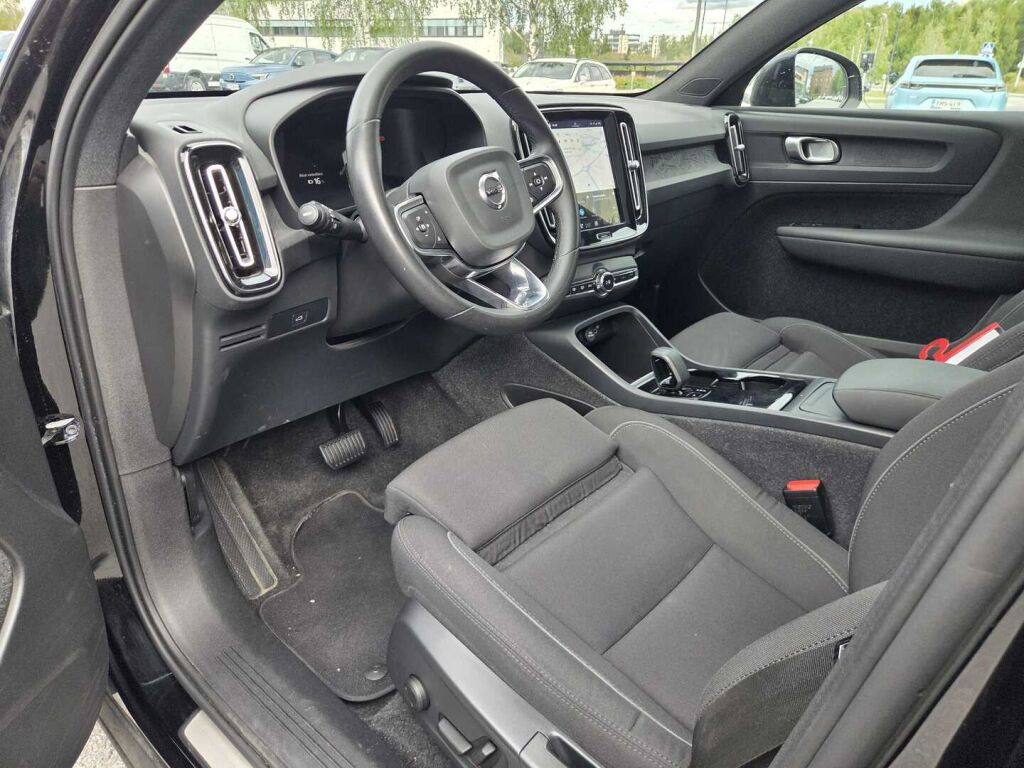 Volvo C40 2023 Musta