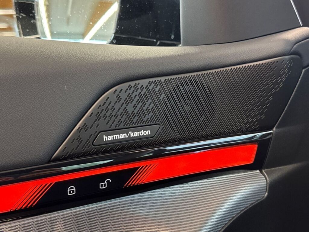 BMW i5 2026 Metallinhohto Musta (CARBONSCHWARZ METALLIC)