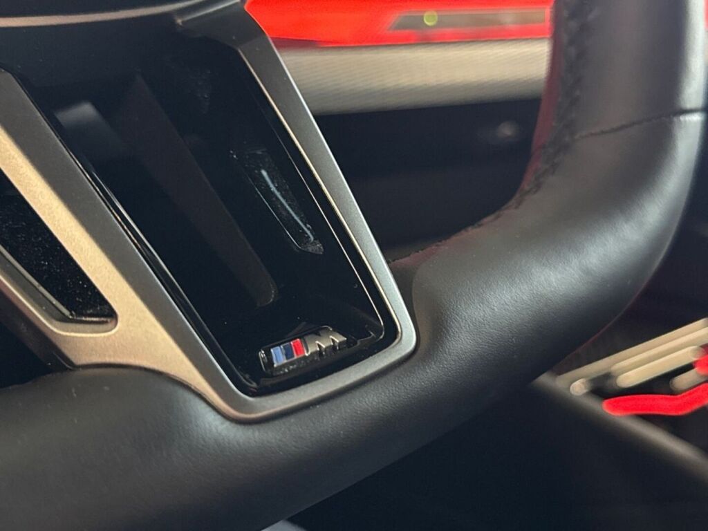 BMW i5 2026 Metallinhohto Musta (CARBONSCHWARZ METALLIC)