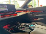BMW i5 2026 Metallinhohto Musta (CARBONSCHWARZ METALLIC)