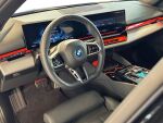 BMW i5 2026 Metallinhohto Musta (CARBONSCHWARZ METALLIC)