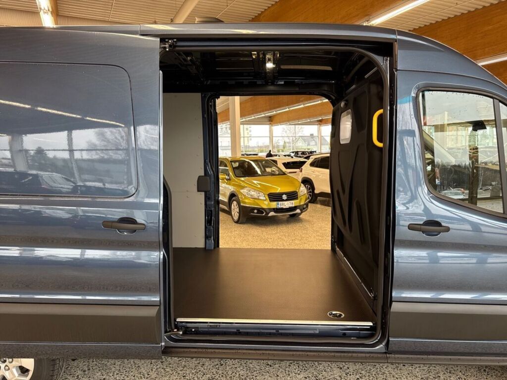 Ford Transit 2026 Chrome Blue