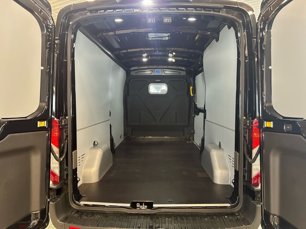 Ford Transit 2026 Musta