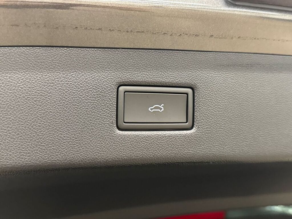 Ford Explorer 2026 Harmaa
