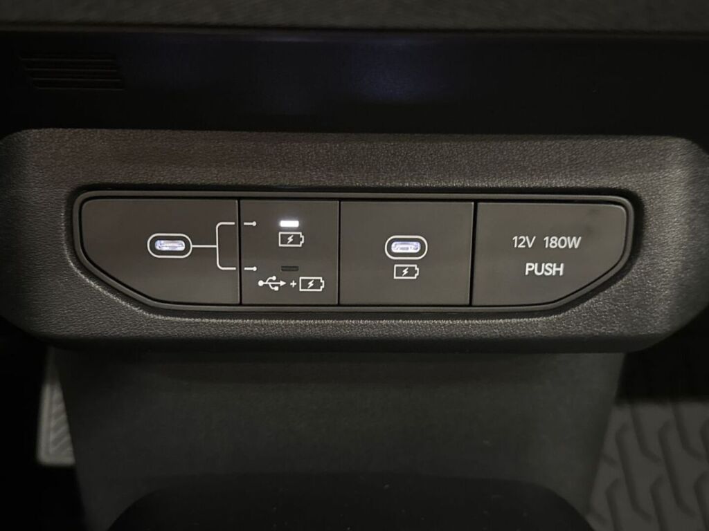 Kia EV4 2026 Valkoinen