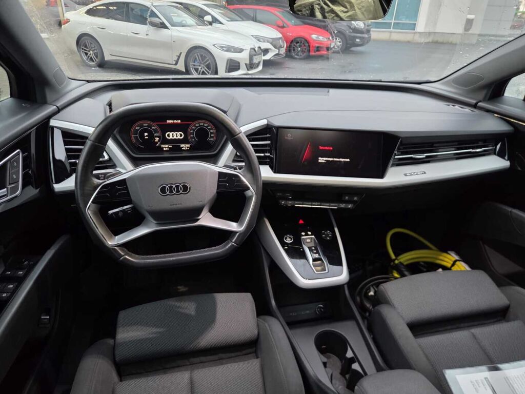 Audi Q4 e-tron 2023 Sininen (Navarra Blue)
