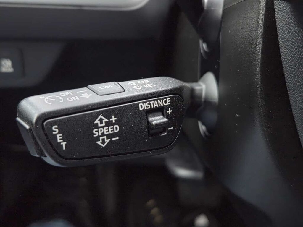 Audi Q4 e-tron 2023 Sininen (Navarra Blue)