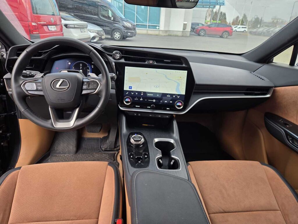 Lexus RZ 2024 Musta (Caviar Metallic)