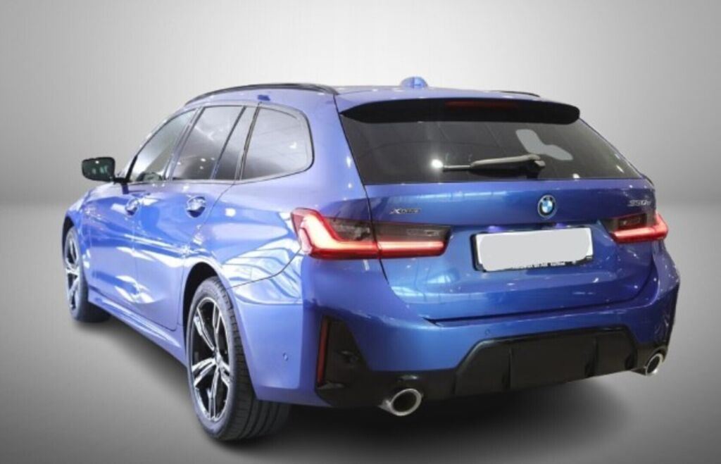 BMW 330 2025 Sininen