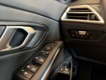BMW 330 2025 Sininen