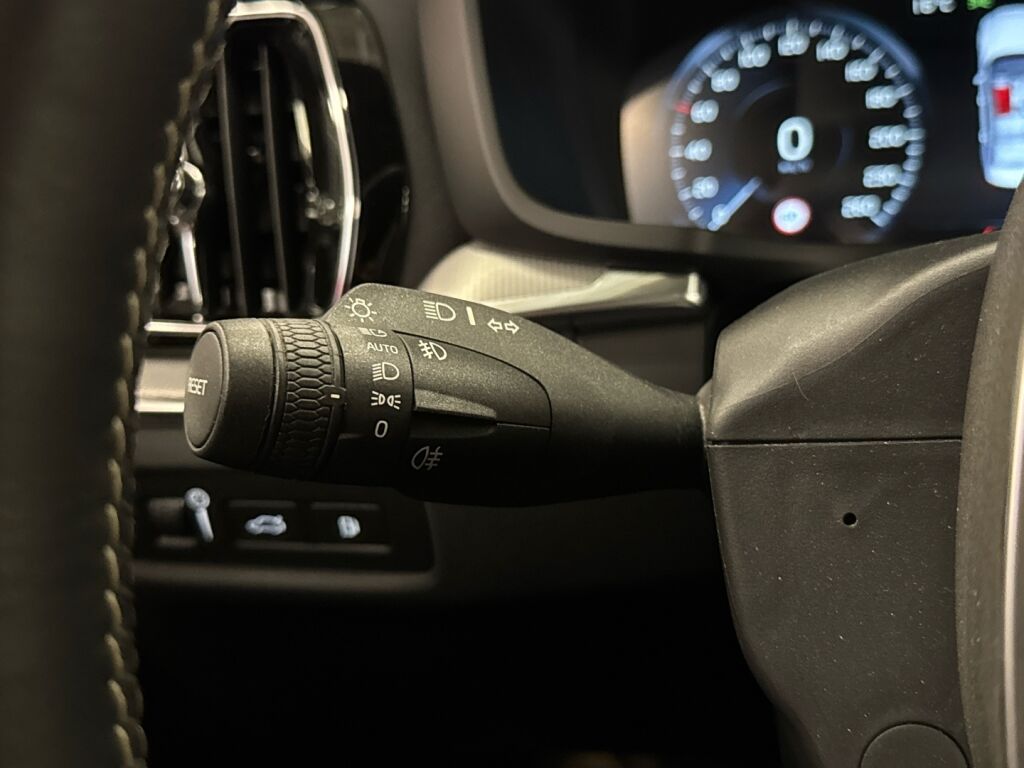 Volvo S60 2020 Musta