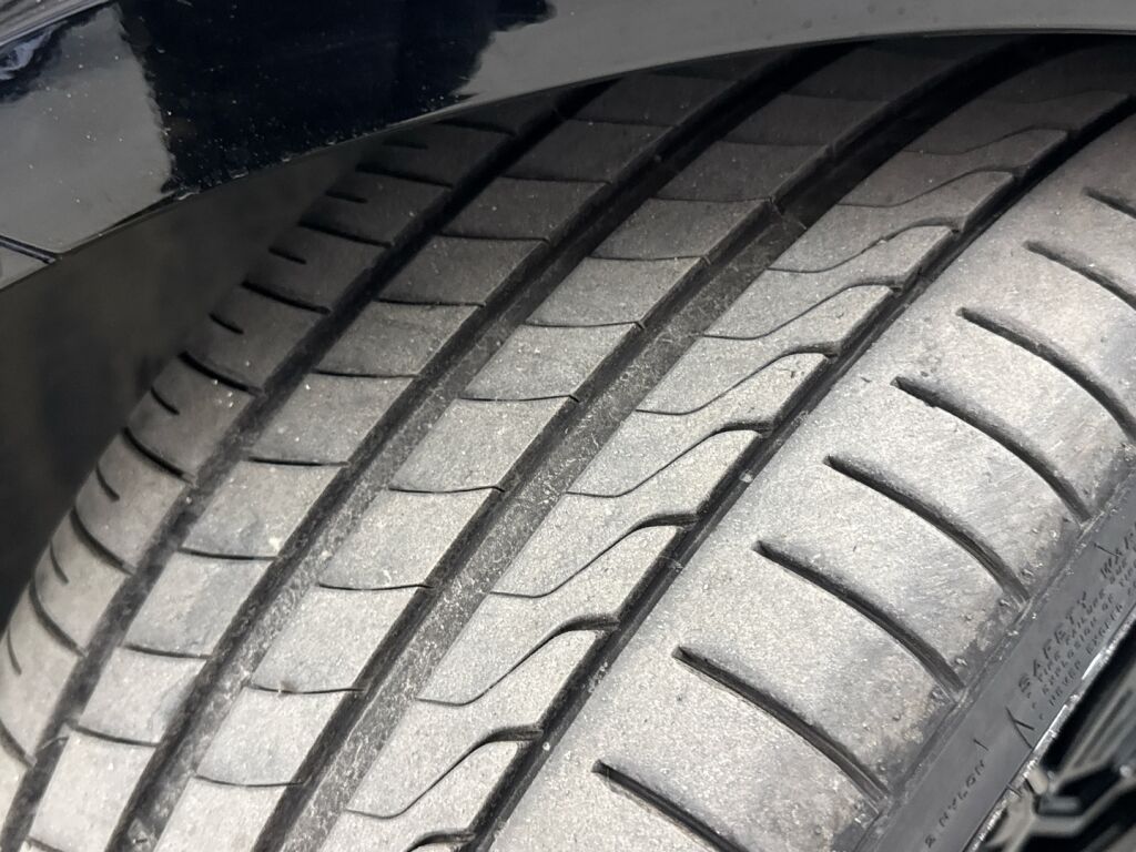 Volvo S60 2020 Musta