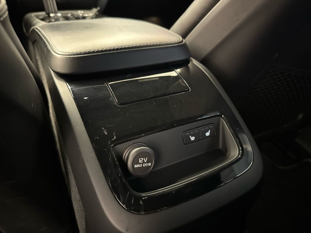 Volvo S60 2020 Musta