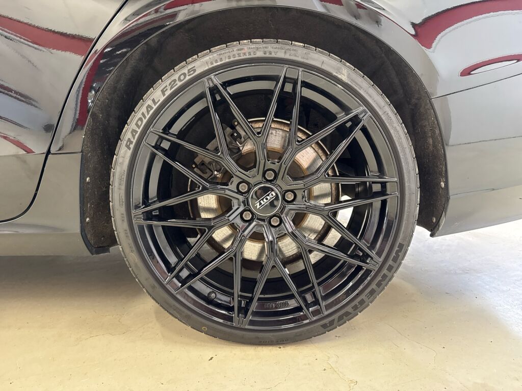 Volvo S60 2020 Musta