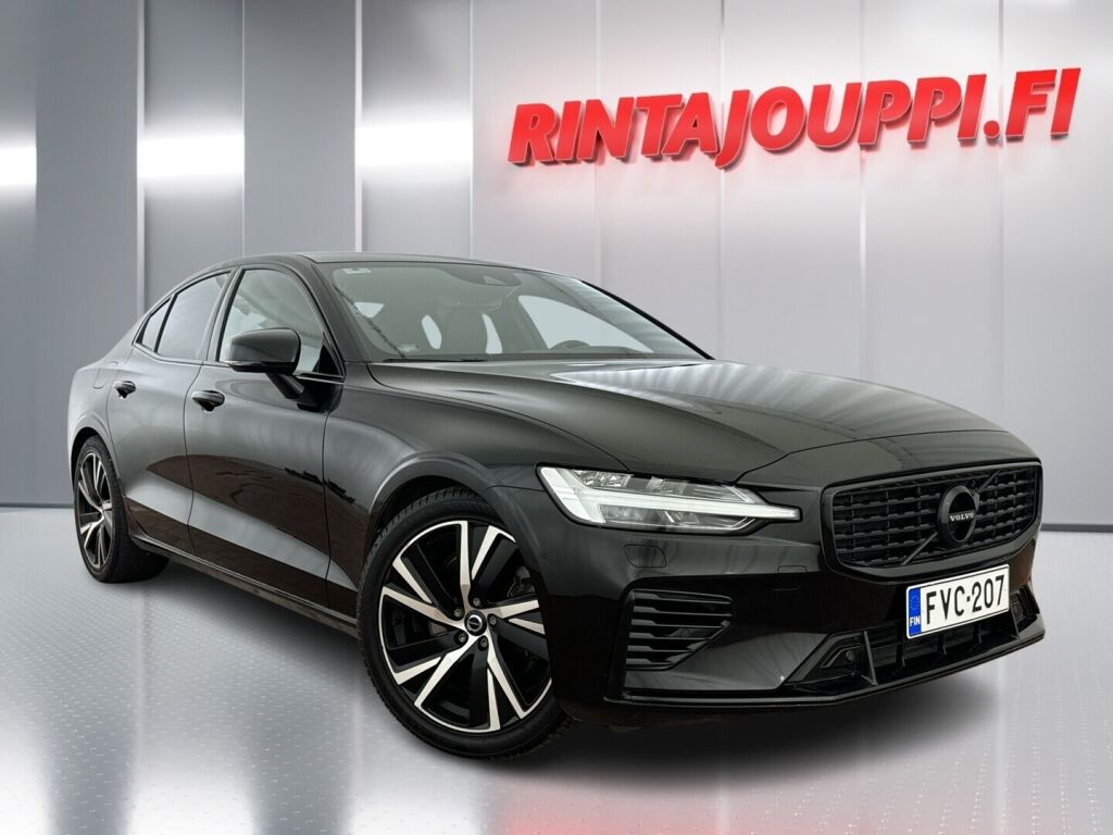 Volvo S60 2020 Musta