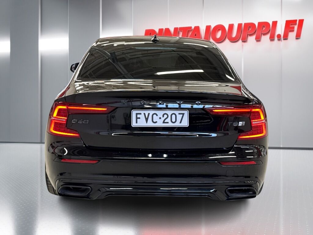 Volvo S60 2020 Musta