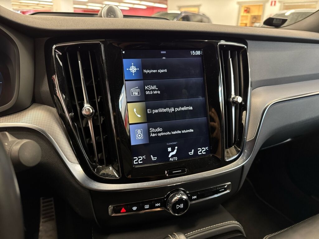 Volvo S60 2020 Musta