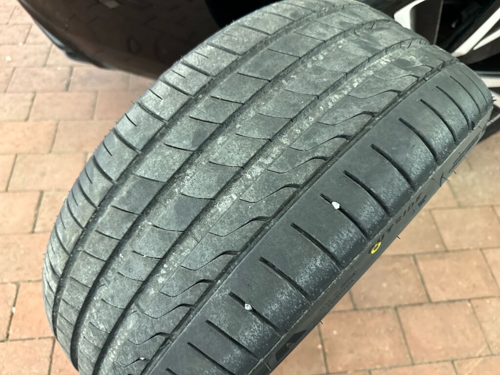 Volvo S60 2020 Musta