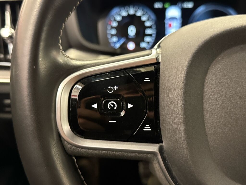 Volvo S60 2020 Musta