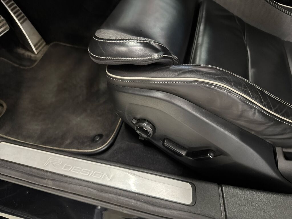 Volvo S60 2020 Musta