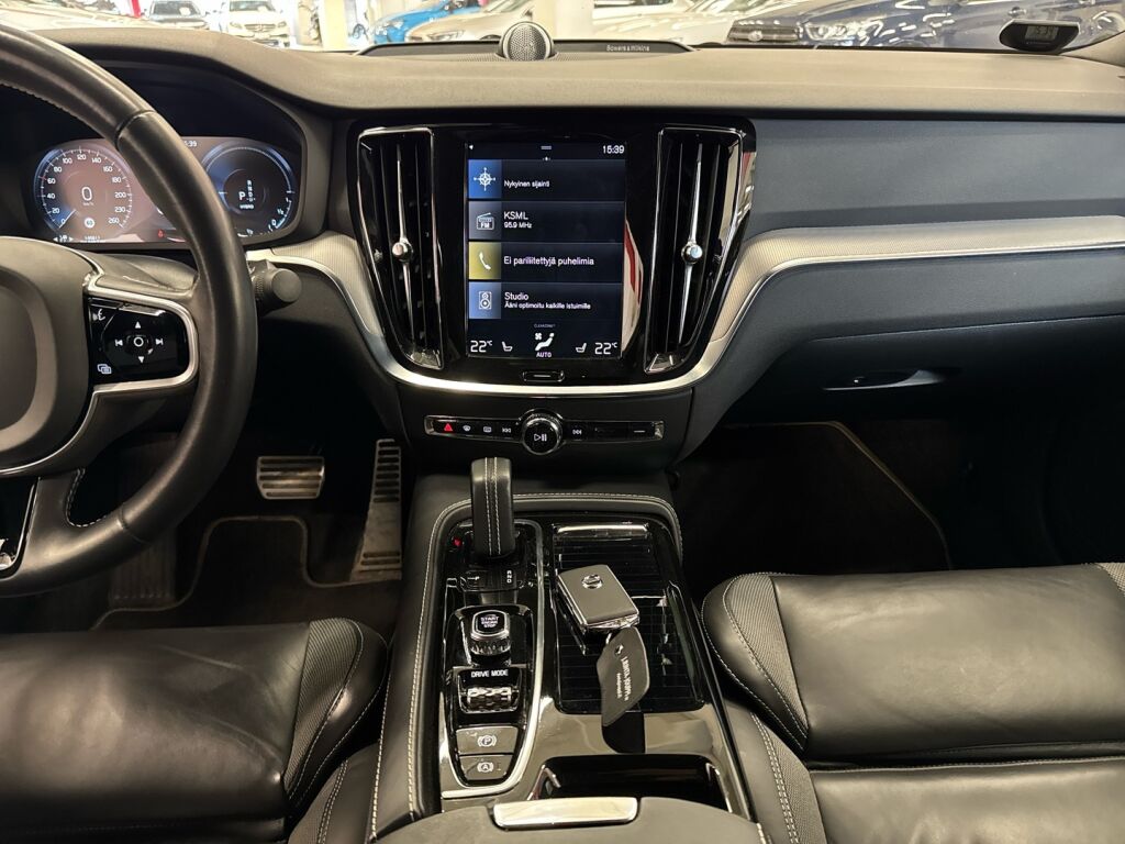 Volvo S60 2020 Musta