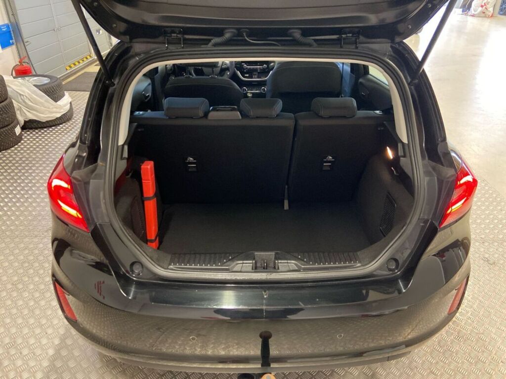 Ford Fiesta 2020 Musta