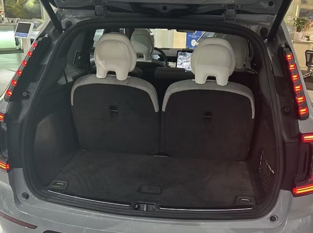 Volvo EX90 2025 Harmaa (Vapour Grey)