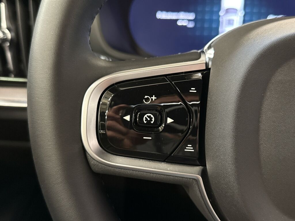 Volvo S60 2024 CRYSTAL WHITE PEARL