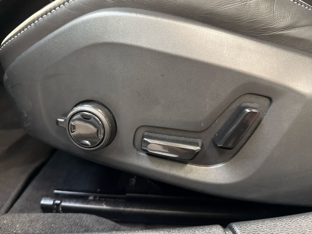 Volvo S60 2024 CRYSTAL WHITE PEARL