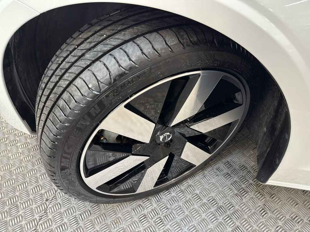 Volvo S60 2024 CRYSTAL WHITE PEARL