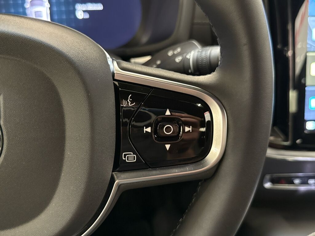 Volvo S60 2024 CRYSTAL WHITE PEARL