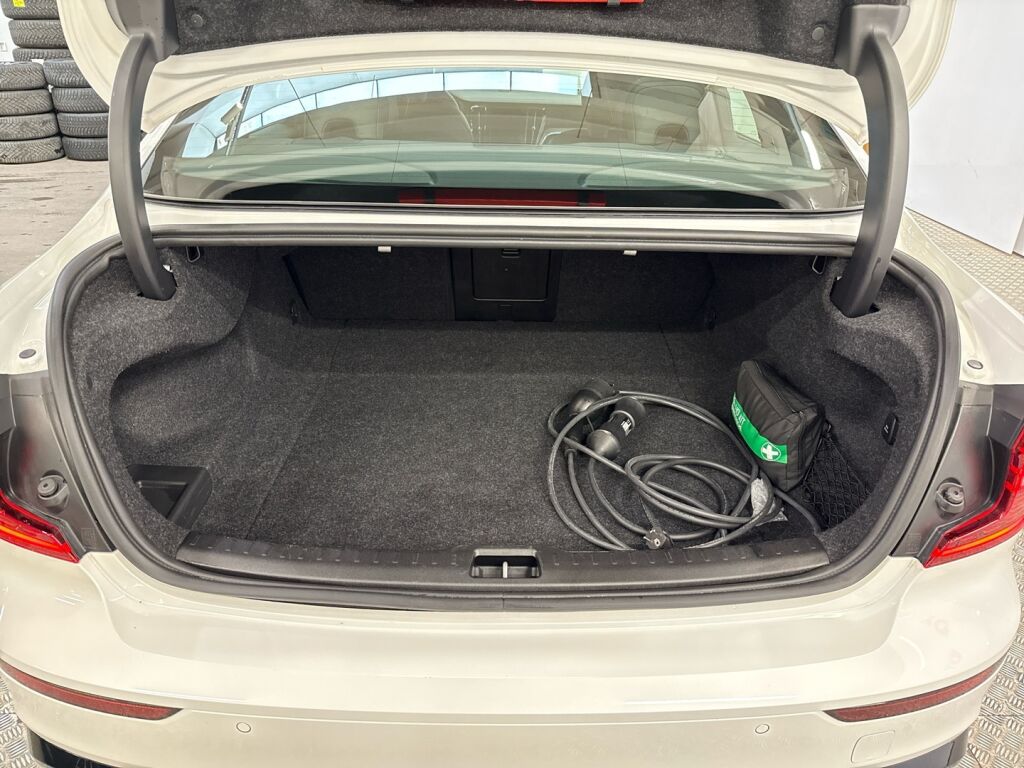 Volvo S60 2024 CRYSTAL WHITE PEARL