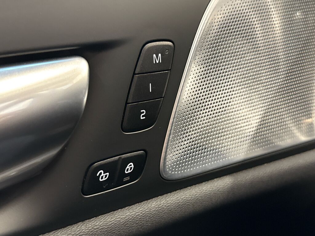 Volvo S60 2024 ONYX BLACK