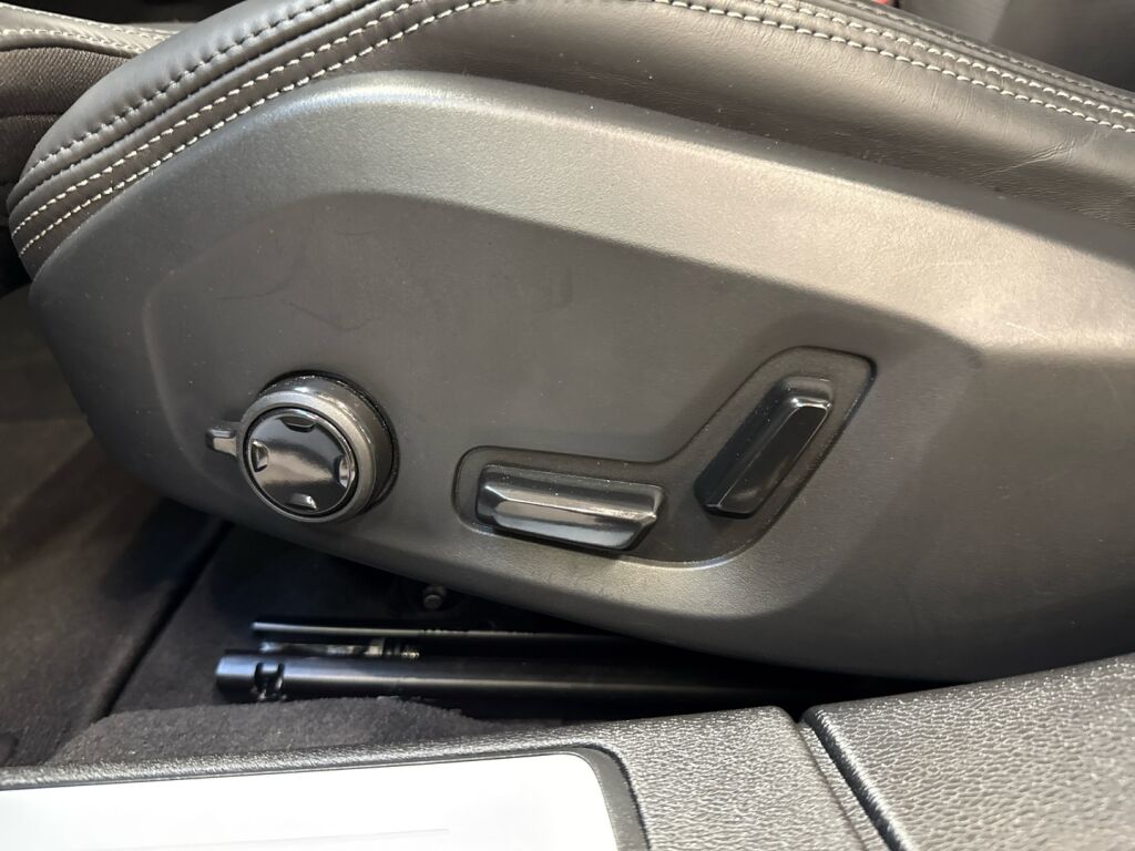 Volvo S60 2024 ONYX BLACK