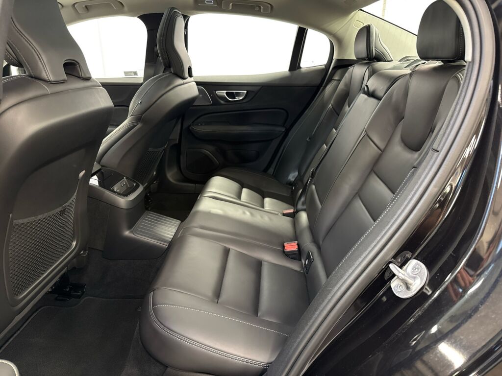 Volvo S60 2024 ONYX BLACK