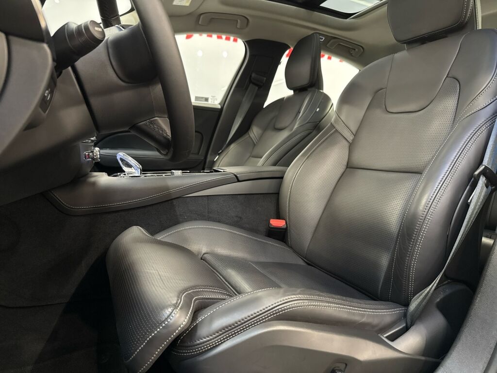 Volvo S60 2024 ONYX BLACK